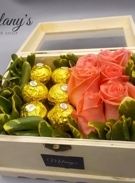 Box of joy Arreglo floral de rosas Melany Flower Shop
