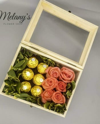 Arreglo floral de rosas box of joy Melany Flower Shop