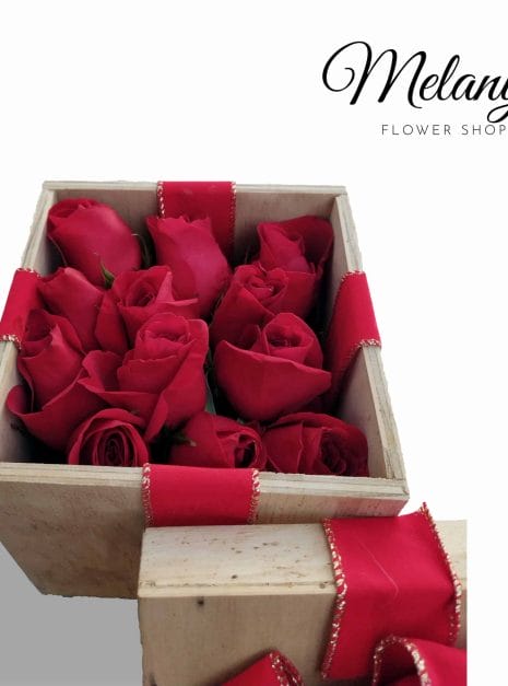 Caja con rosas rojas